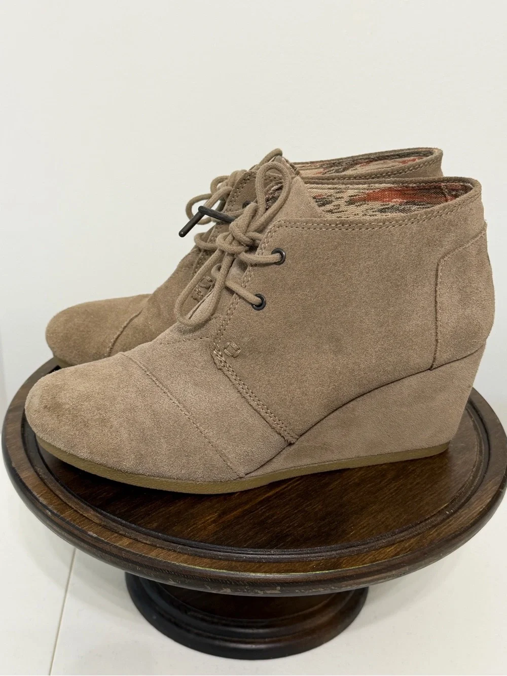 TOMS Desert Wedge Suede Chukkas Booties Khaki Tan 8